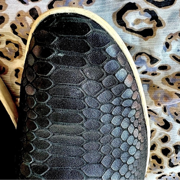 JOIE Kidmore sz 8 womens 38 black leather snakeskin print sneakers - Picture 4 of 11